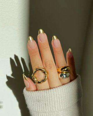 Add some gold details to your nails