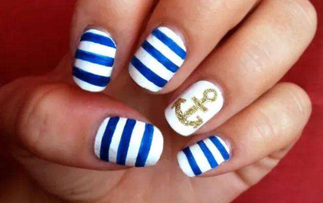 Navy blue and white striped nails are classic and chic