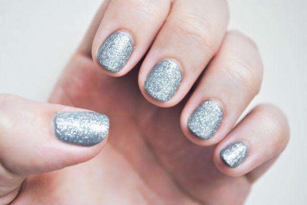 Silver glitter nails sparkle like summer stars