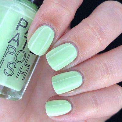 Why not try mint green nails