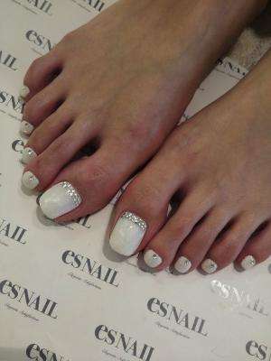 Diamond Dust white Toe nail designs