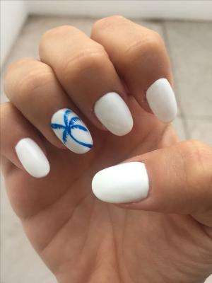 Fresh White Nail Colors For A Beach Vacation