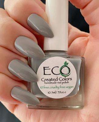 Gray nail polish is a subtle and classy choice