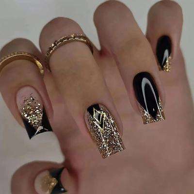 High-Gloss nails combine glossy black and gold