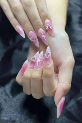 Imagine having Shimmering Blooms on your nails