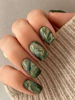 Marble Moment nails are classic and elegant