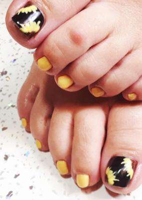 Petal Perfection Sunflower Toe Nail Designs