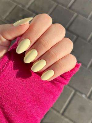 Soft Yellow Spring Nail