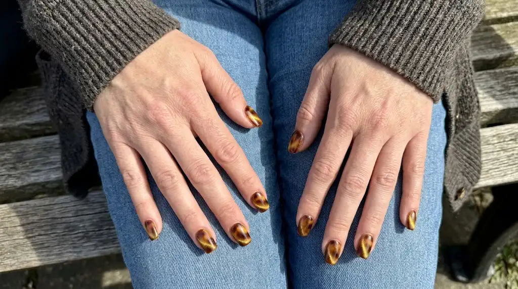Tortoiseshell Brown Gold Nails