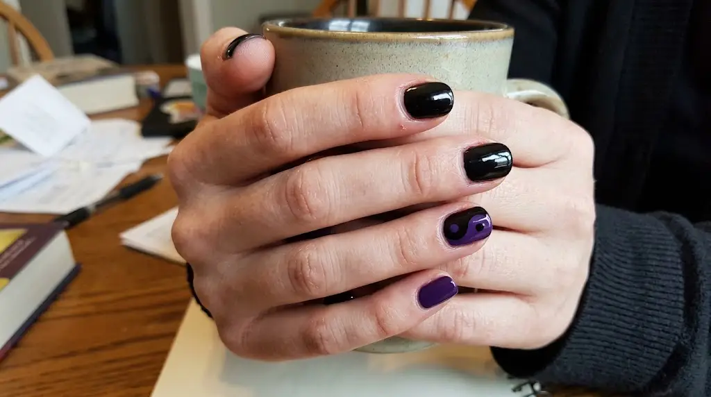 Yin Yang Swirl Accent Nails