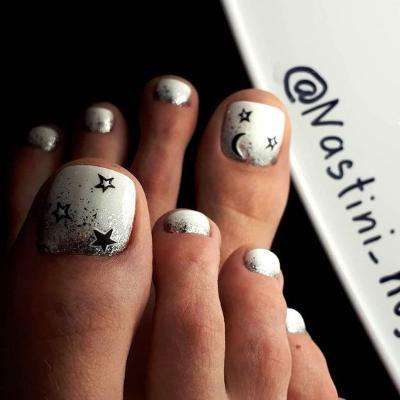 snow under the moon white Toe nail designs