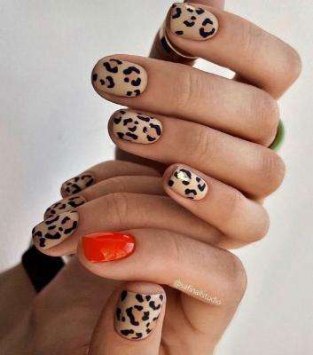 Animal Prints nails 90s