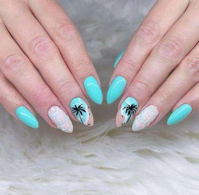 Ocean Nails with a Palm Tree