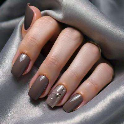 Smoky Beige Nails For Sliver Dress