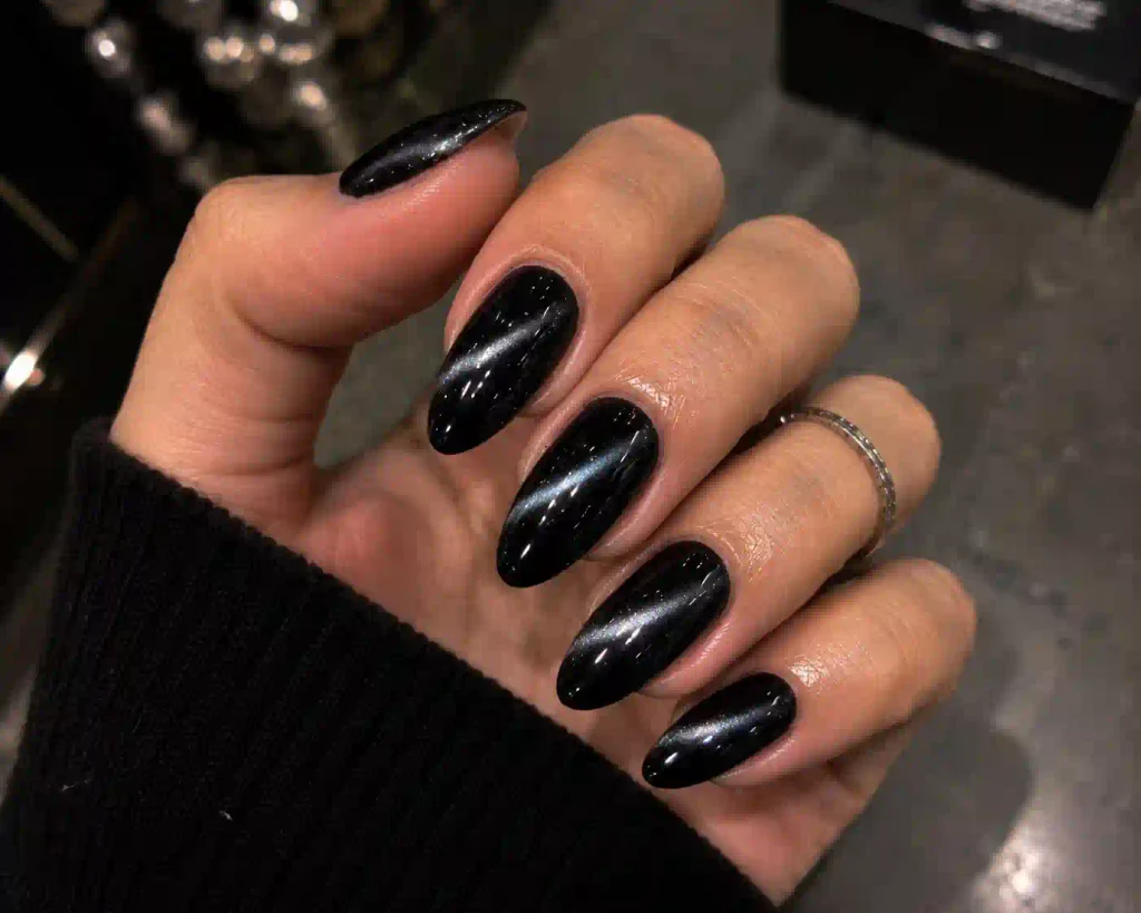 Black Cat-Eye Nails 