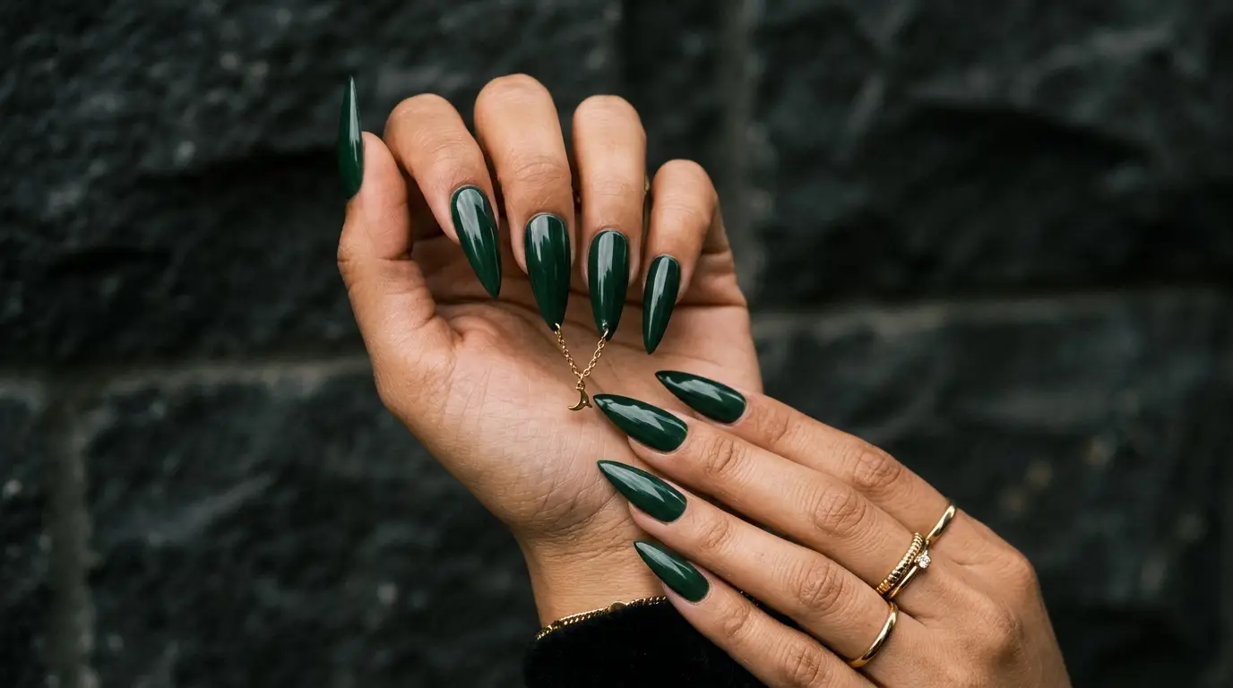 Hunter Green Stiletto Nails, Gold Chain Detail