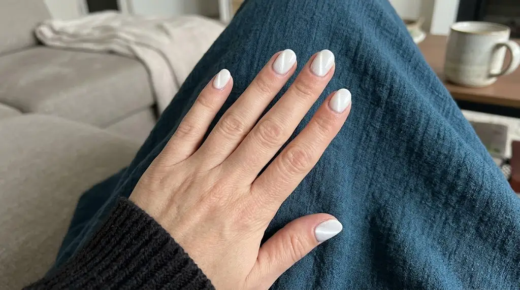 White Cat Eye Nails